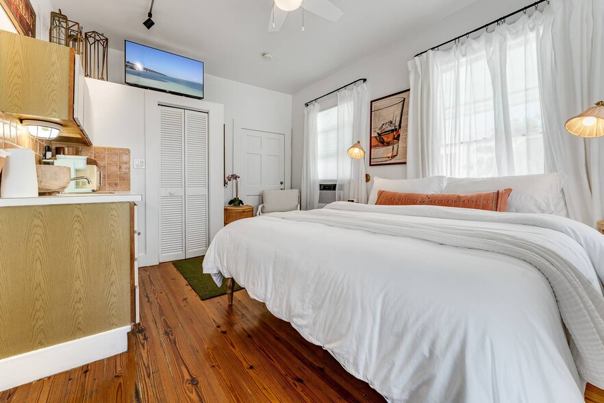 More Photos Of 1117 Duval St, Key West Hospitality For Sale
