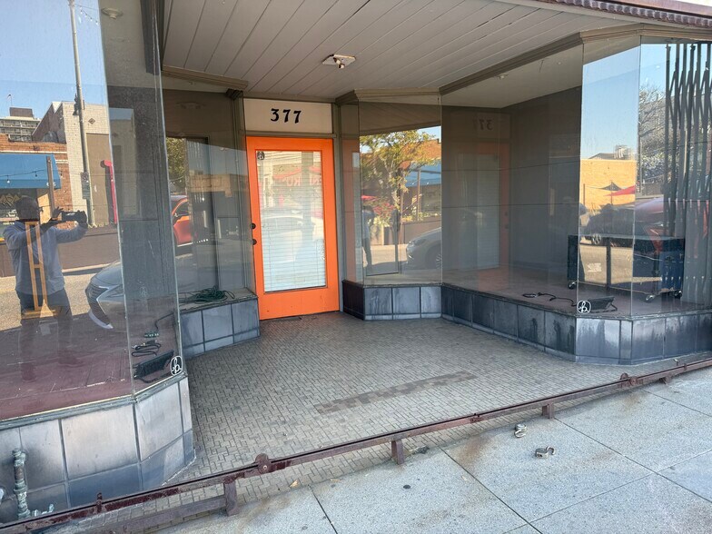 More Photos Of 377 W 6th St, San Pedro General Retail For Sale