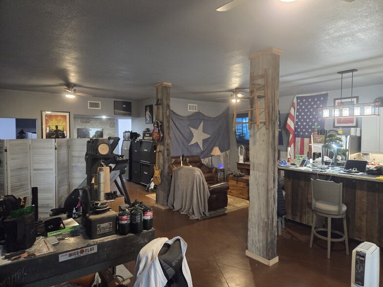 More Photos Of 3323 Hoffpauer Way, Sanger Office For Sale