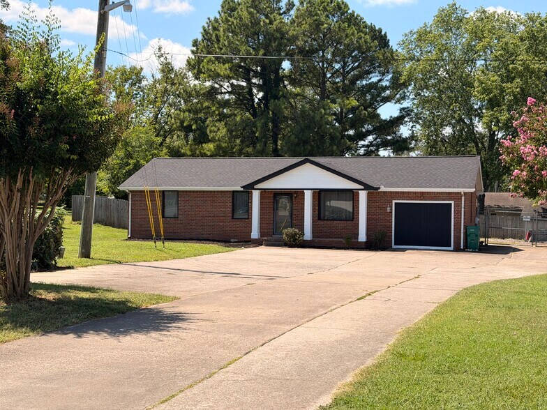 More Photos Of 738 Nissan Dr, Smyrna Office For Sale