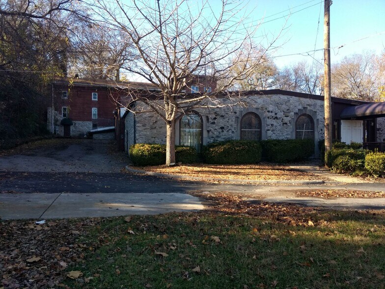 More Photos Of 300 Water St, Saint Charles Office For Sale