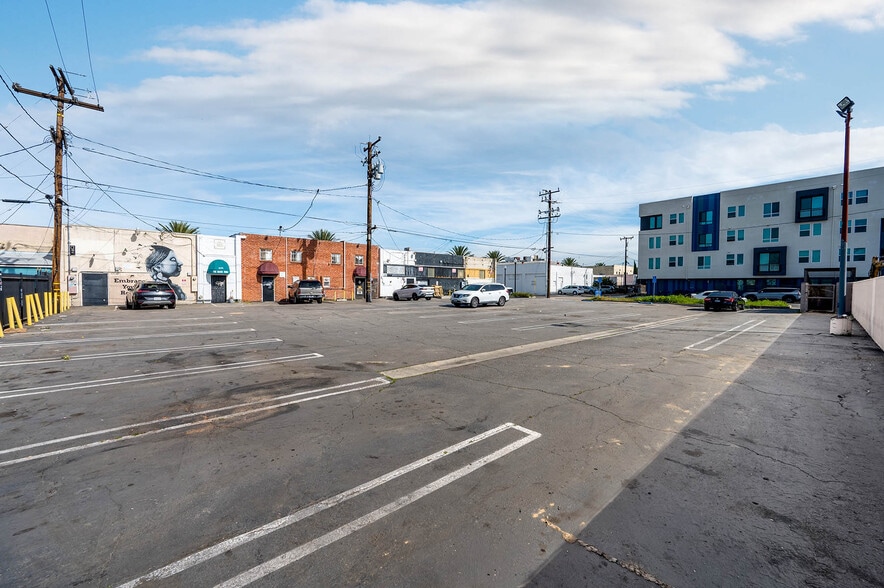 More Photos Of 605-607 W Whittier Blvd, Montebello Storefront For Sale