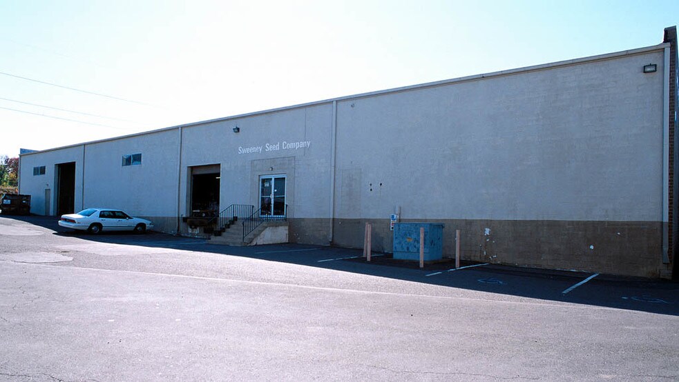 More Photos Of 3995-3997 Mann Rd, Huntingdon Valley Warehouse For Lease