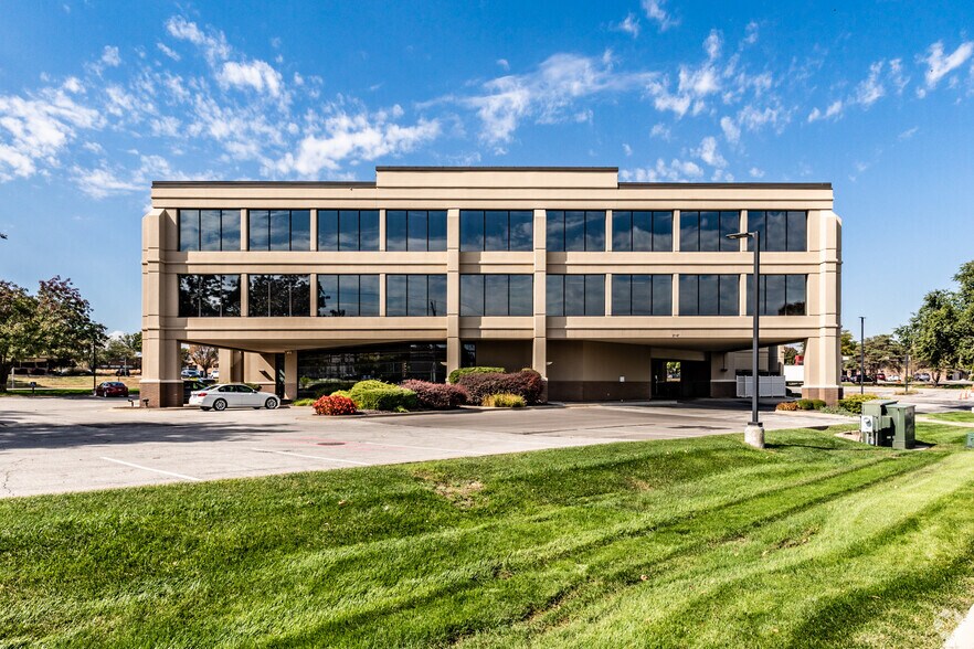 More Photos Of 4650 College Blvd, Overland Park Office For Lease