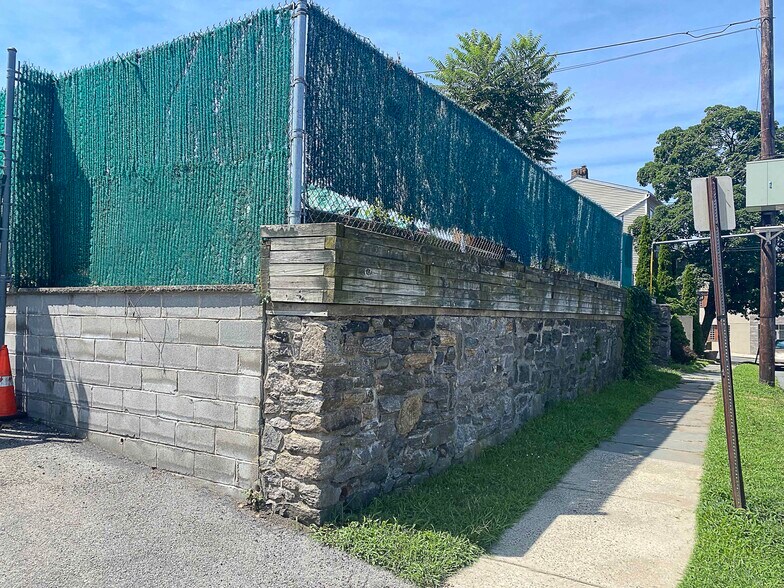 More Photos Of 403 E 3rd St, Mount Vernon Funeral Home For Sale