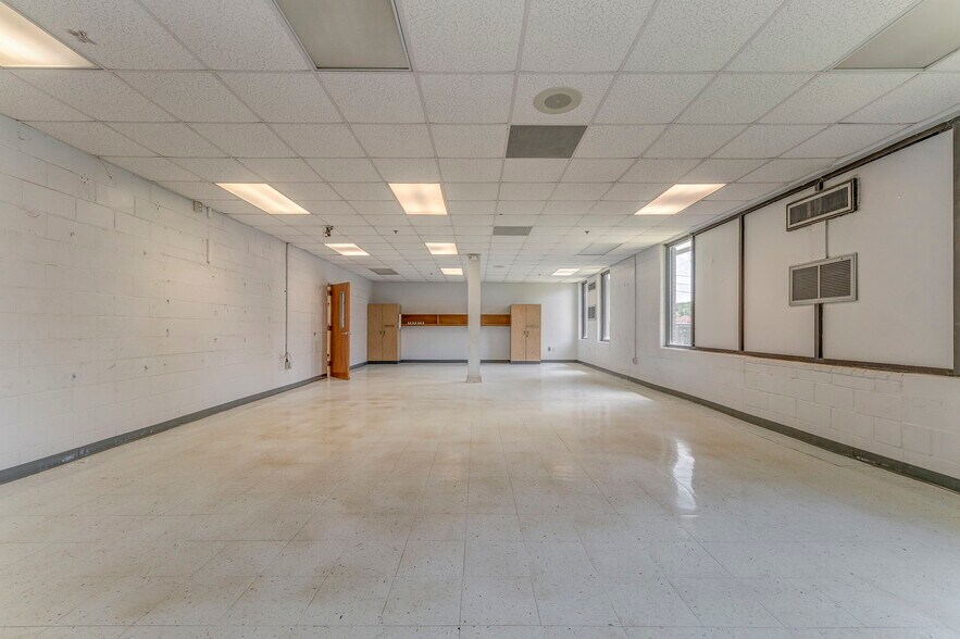 More Photos Of 13 Rome Rd SW, Cave Spring Office For Sale