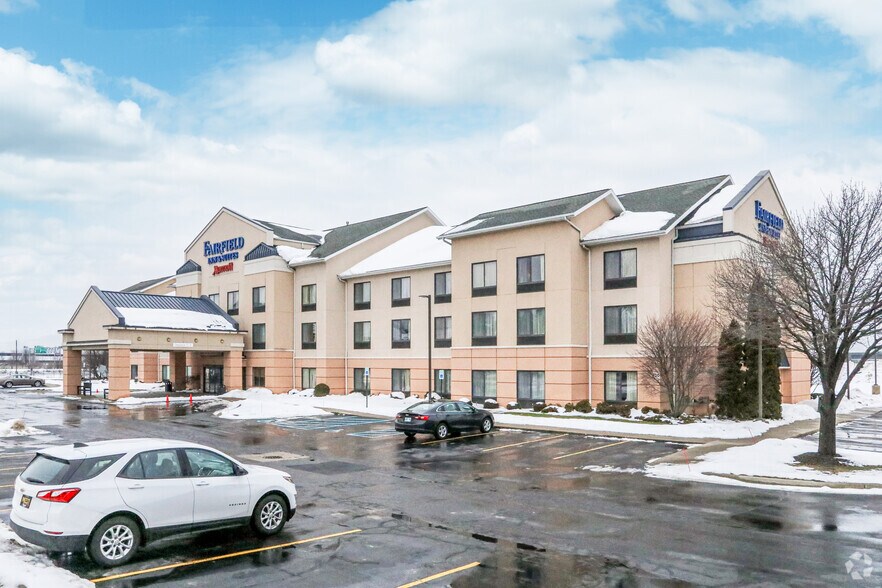 More Photos Of 1520 Mount Garfield Rd, Norton Shores Hotel For Sale