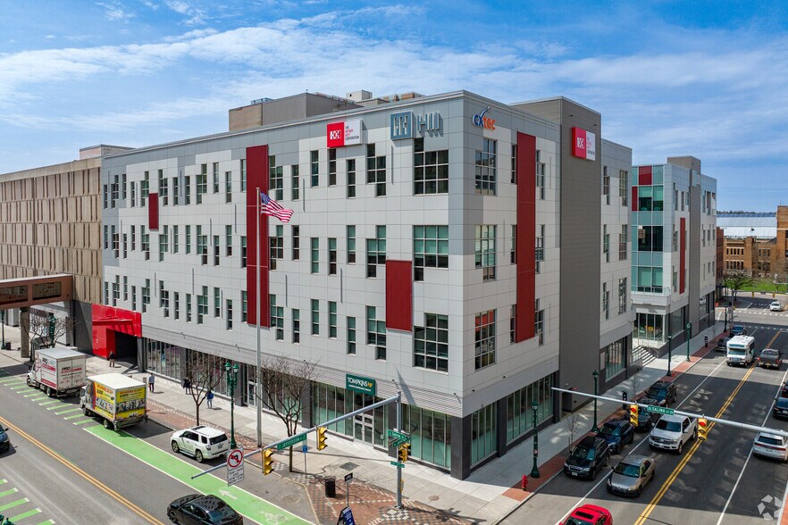 Primary Photo Of 400 S Salina St, Syracuse Office For Lease