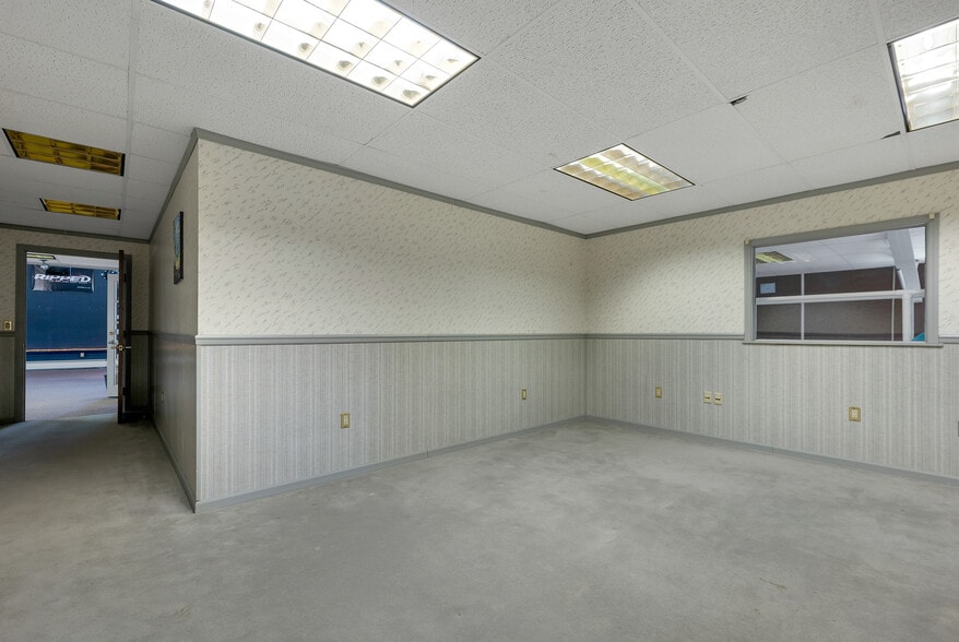 More Photos Of 55 Maynesboro St, Berlin Industrial For Sale