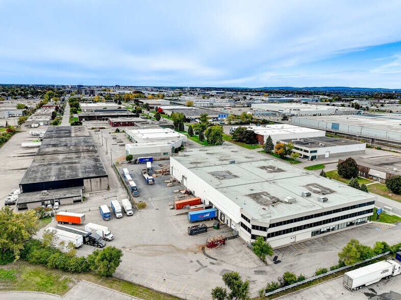 More Photos Of 20 Boul Hymus, Pointe-claire Warehouse For Lease