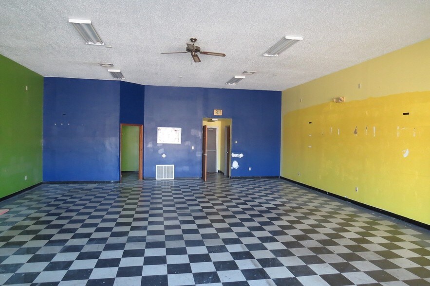 More Photos Of 265 Morthland Dr, Valparaiso Storefront Retail Office For Lease