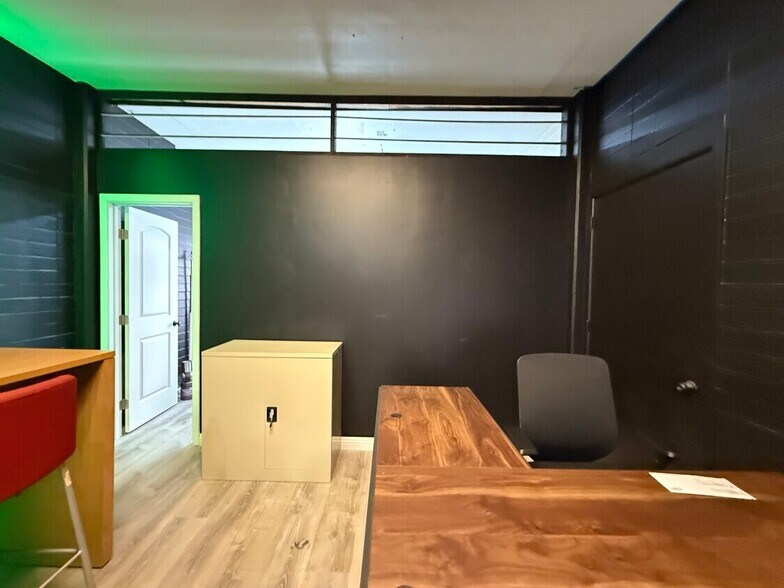 More Photos Of 1023 Pensacola St, Honolulu Storefront Retail Office For Lease
