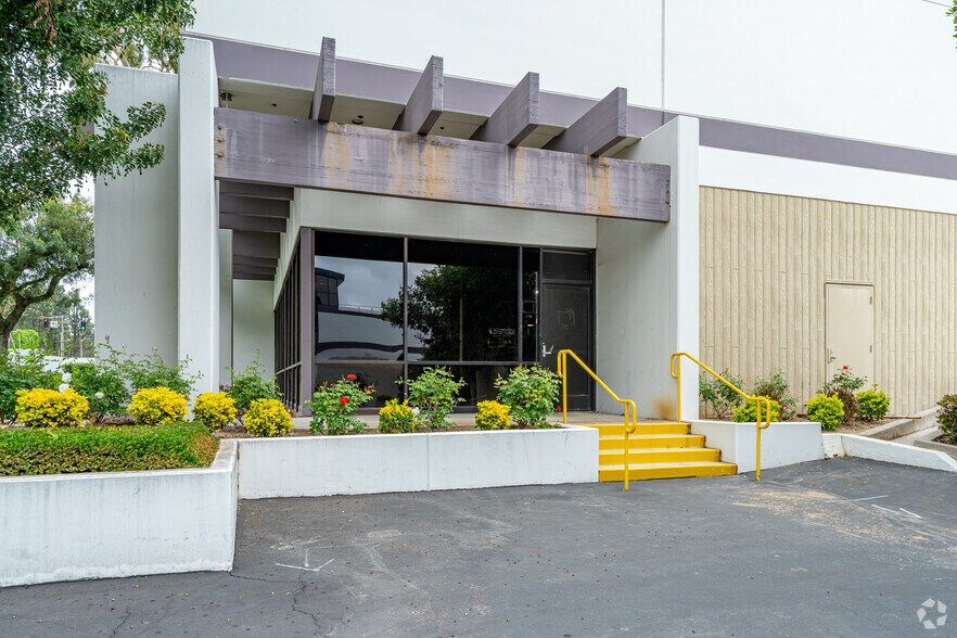 More Photos Of 502 W Covina Blvd, San Dimas Warehouse For Lease
