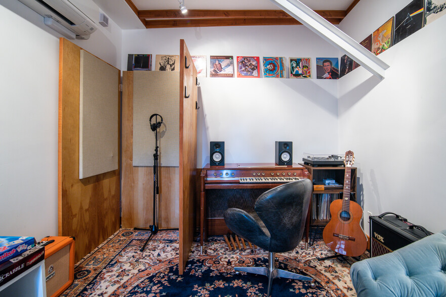 More Photos Of 1117 Abbot Kinney Blvd, Venice Loft Creative Space For Lease