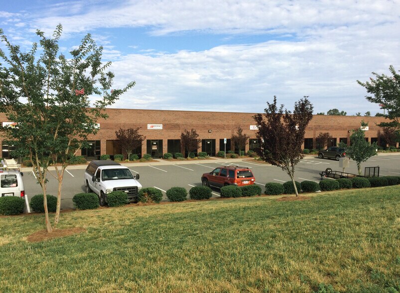 More Photos Of 7168 Weddington Rd, Concord Flex For Lease