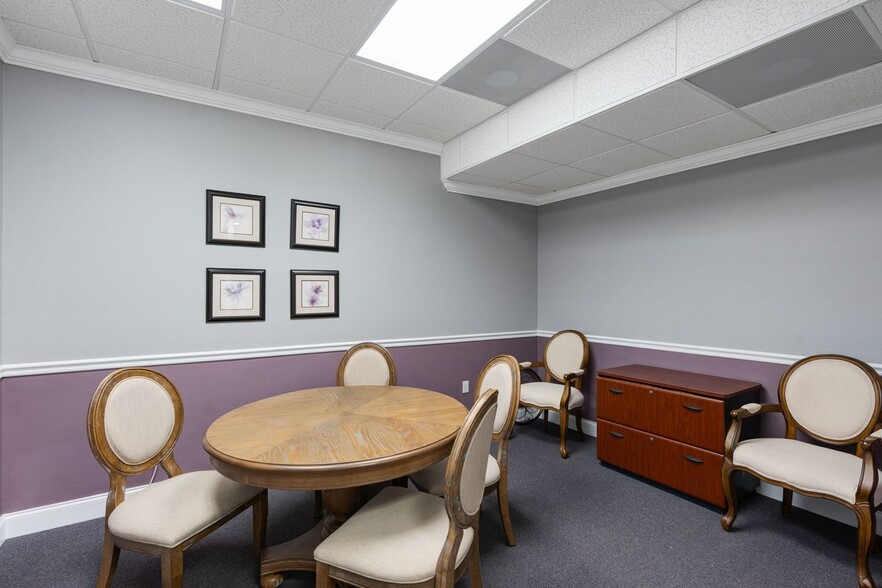 More Photos Of 3293 Fruitville Rd, Sarasota Medical For Sale