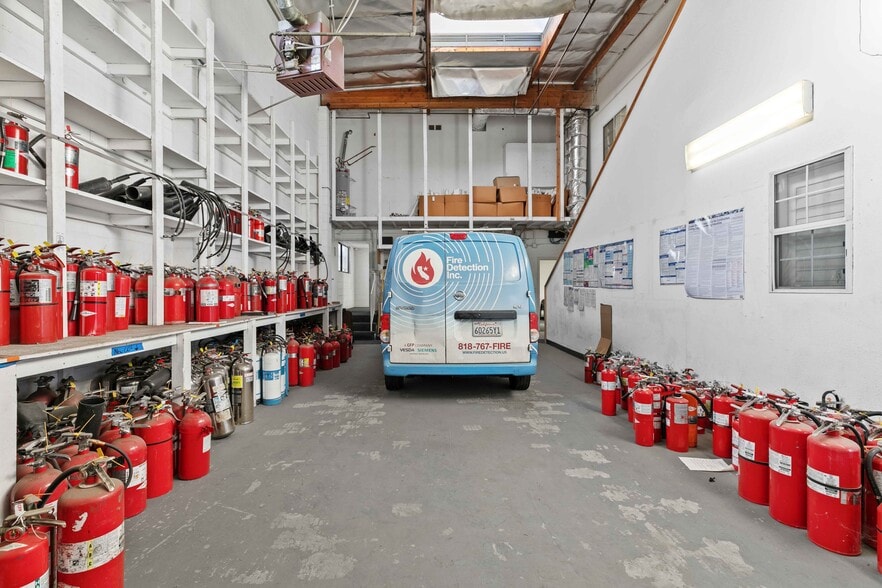 More Photos Of 11170-11172 Penrose St, Sun Valley Warehouse For Lease