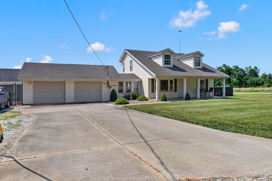 More Photos Of 9 Mingo Ln, Lake Saint Louis General Retail For Lease