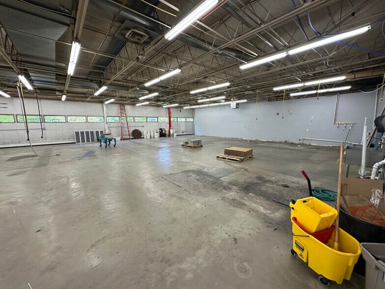 More Photos Of 55 Fields Ln, North Salem Warehouse For Lease