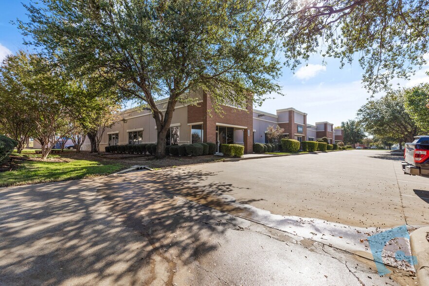 More Photos Of 545 S Nolen Dr, Southlake Showroom For Lease