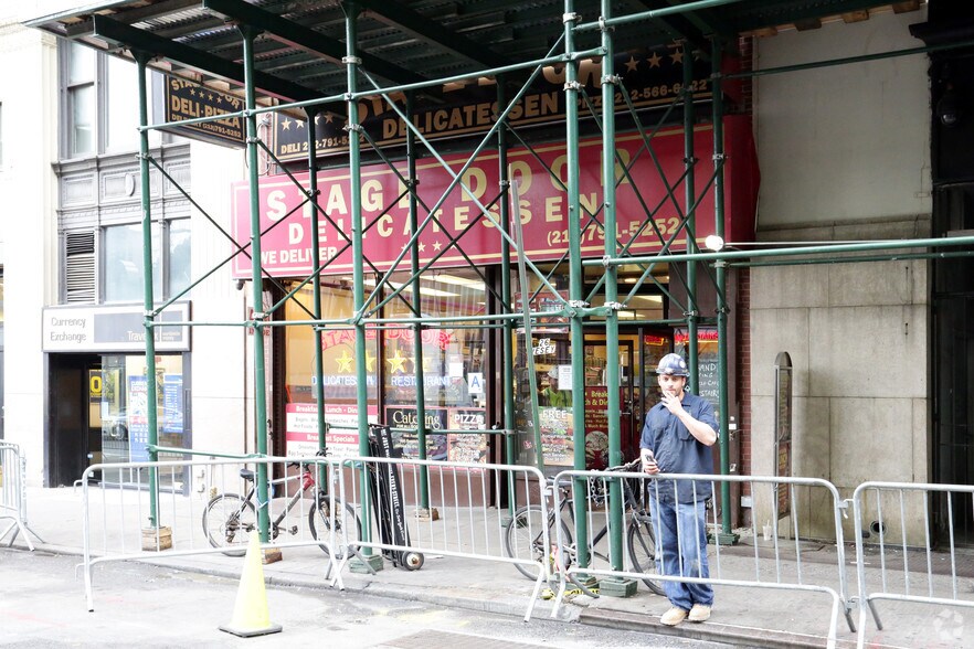 More Photos Of 26 Vesey St, New York Storefront For Lease