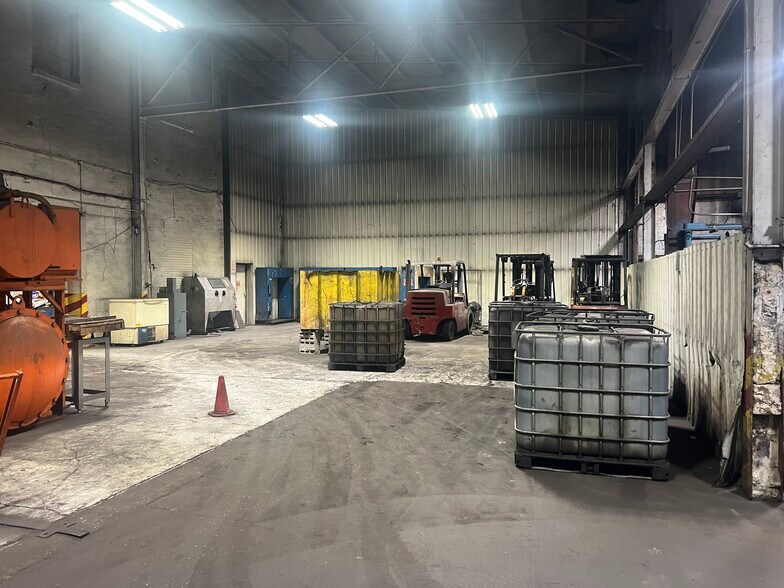 More Photos Of 400 S Gray St, Albany Manufacturing For Sale