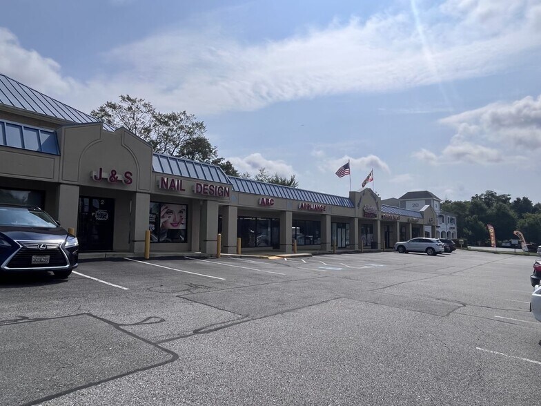 More Photos Of 2 Mayo Rd, Edgewater Storefront For Lease