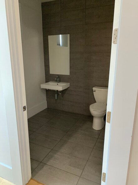 More Photos Of 615 Main St, Cincinnati Office For Sale