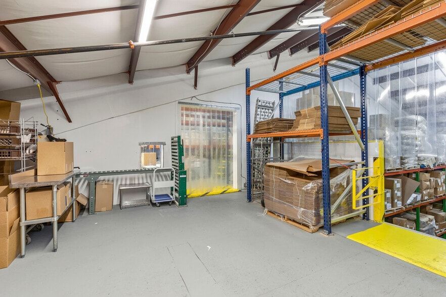 More Photos Of 3653 Regent Blvd, Jacksonville Warehouse For Sale
