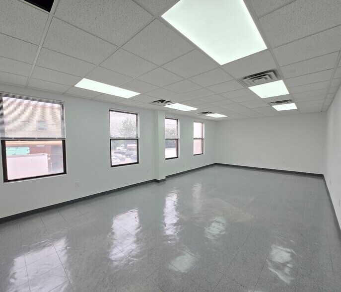 More Photos Of 17717 150th Ave, Jamaica Office For Sale