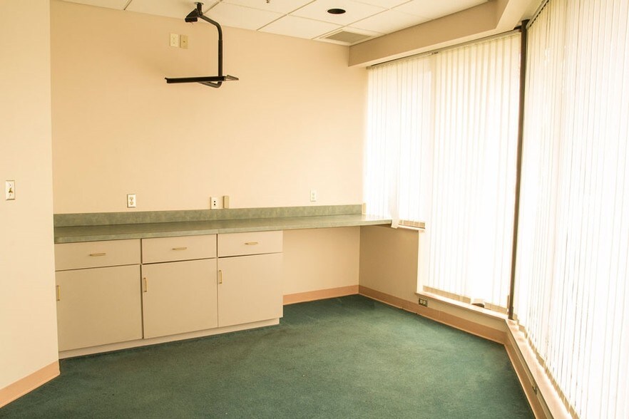 More Photos Of 550 Orchard Park Rd, West Seneca Medical For Lease
