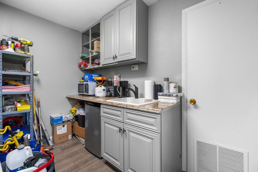 More Photos Of 121 13th St SW, Hickory Office For Sale