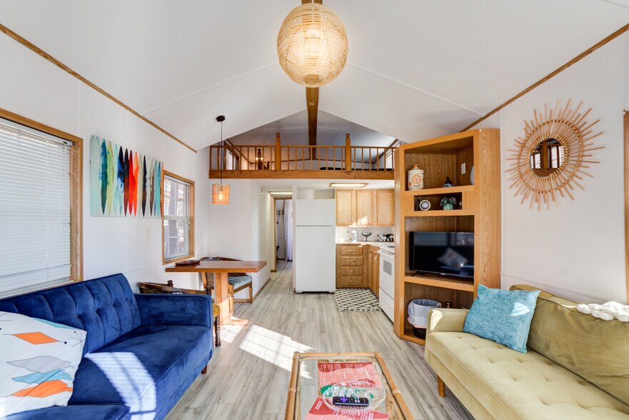 More Photos Of 446724 E 390 Rd, Langley Hotel For Sale