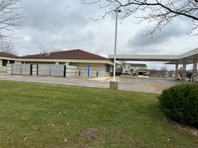 More Photos Of 2400 Roby Rd, Stoughton Service Station For Sale