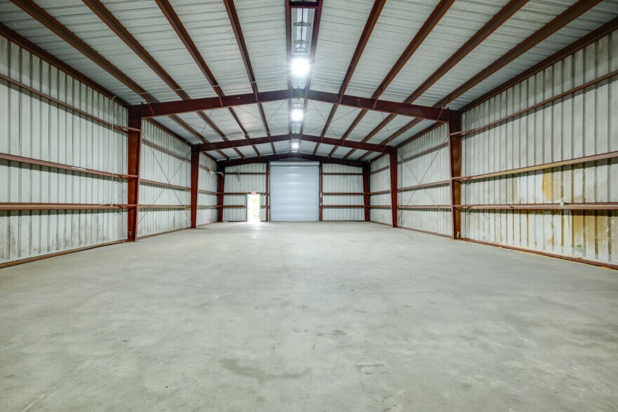 More Photos Of 5115 Hartford St, Tampa Manufacturing For Lease