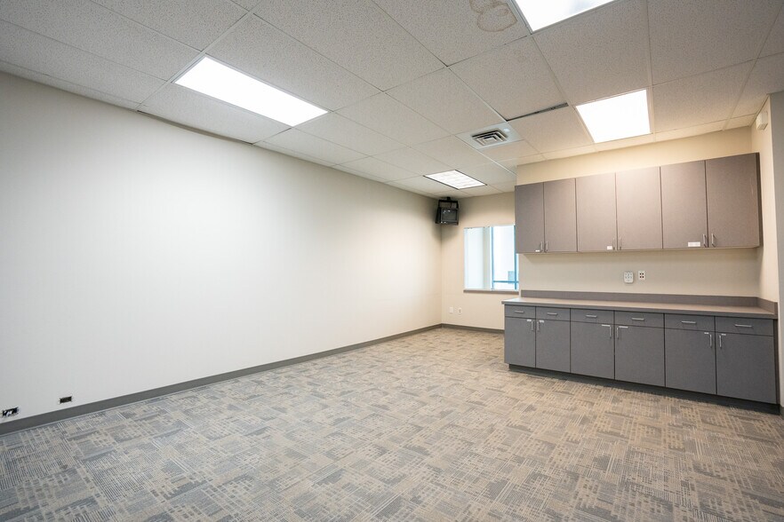 More Photos Of 9632 W Emerald Ave, Boise Showroom For Lease