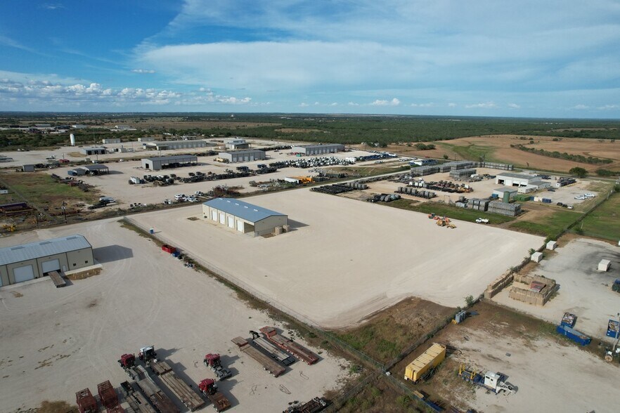 More Photos Of 772 County Road 429, Pleasanton Distribution For Lease