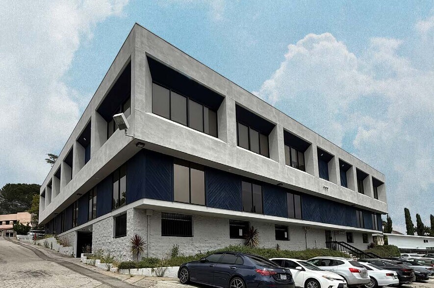 More Photos Of 2540 Foothill Blvd, La Crescenta Office For Sale