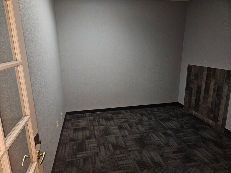 More Photos Of 16027-16029 SE McLoughlin blvd, Milwaukie Freestanding For Lease