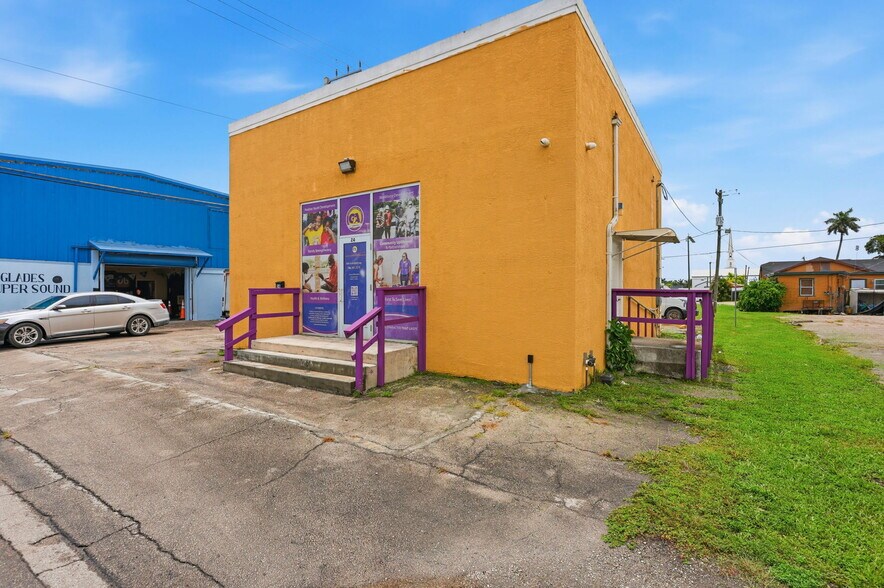More Photos Of 24 SW Ave B, Belle Glade Office For Sale