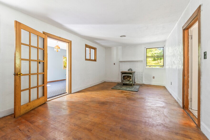 More Photos Of 251 N High St, Bridgton Restaurant For Sale