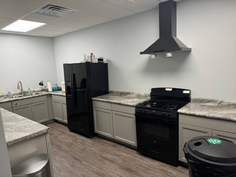 More Photos Of 137 S Trade Center Way, Cumberland Showroom For Sale