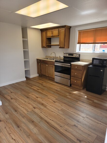 More Photos Of 450 Montana Ave, Lovell Storefront Retail Office For Sale