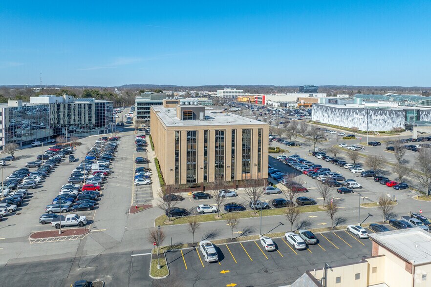 More Photos Of 300 Garden City Plz, Garden City Office For Lease