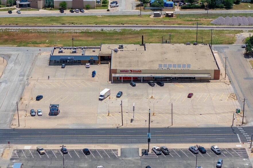 More Photos Of 500-511 E Broadway St, Sweetwater Storefront For Sale