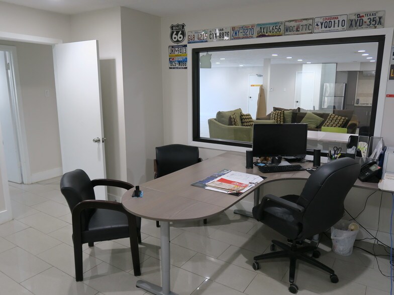 More Photos Of 5638 Star Ln, Houston Auto Dealership For Lease