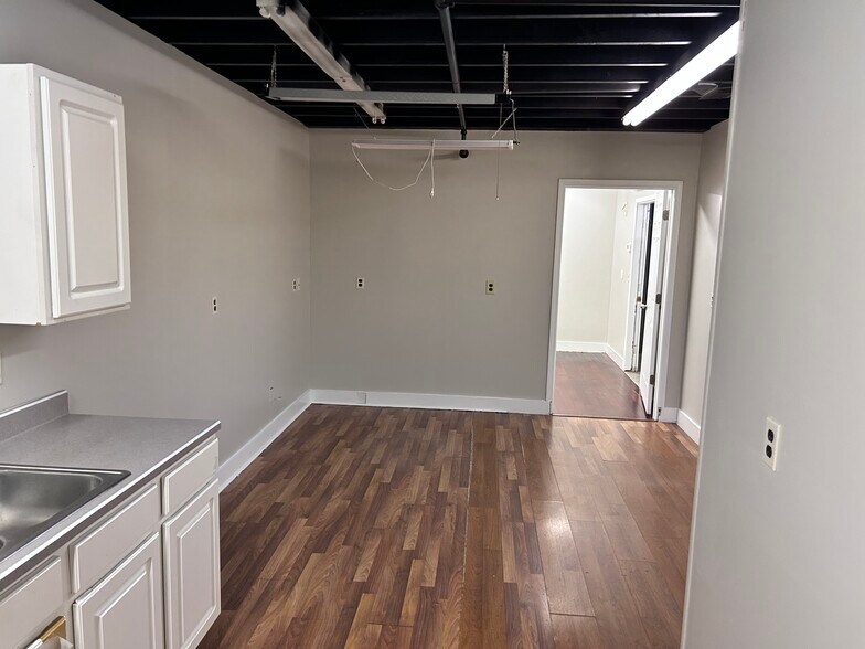 More Photos Of 526-540 Enterprise Dr, Erlanger Light Manufacturing For Lease