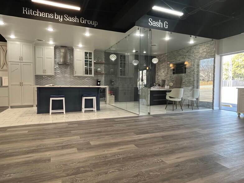 More Photos Of 12119 Johnson Dr, Shawnee Storefront For Sale