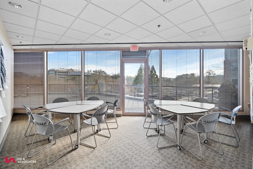 More Photos Of 2200 Lake Blvd NE, Atlanta Office For Sale