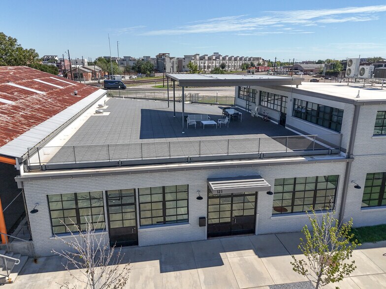 More Photos Of 121 St Emanuel St, Houston Flex For Sale